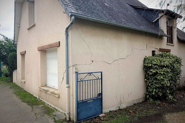 Maison fissurée à Pont-Péan (Ille-et-Vilaine)