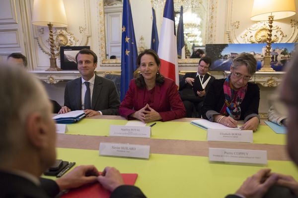 Ségolène Royal et Emmanuel Macron en réunion avec les Sociétés Concessionnaires d'Autoroutes (SCA) 