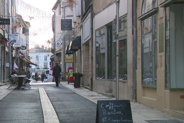 Rue Maubec, trois commerces ont définitivement fermé ces dernières semaines.