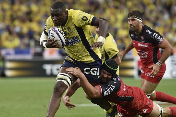 XV de France face aux All-Blacks : première sélection de Judicaël Cancoriet (21 ans) qui est titularisé à l’aile de la troisième ligne. 