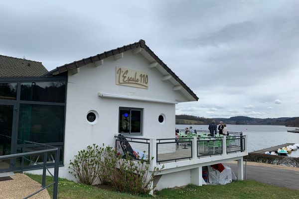 L'un des restaurants qui borde le lac de Vassivière (Haute-Vienne) vient d'être repris par un couple de Lyonnais.