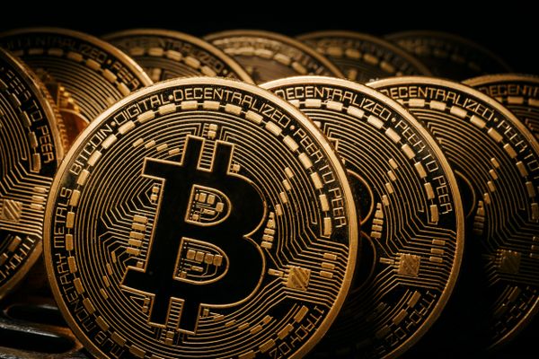 Le bitcoin est une cryptomonnaie. Ce 25 juin 2024, 1 bitcoin est égal à 57 646,78 euros.