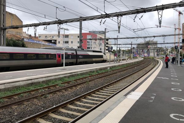 Un TGV en gare de Montpellier Saint-Roch.