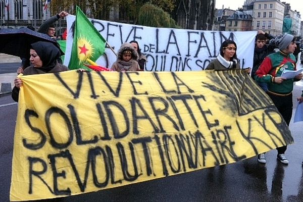 Une manifestation pro kurde avait lieu ce samedi 10 novembre dans le centre-ville de Rouen.