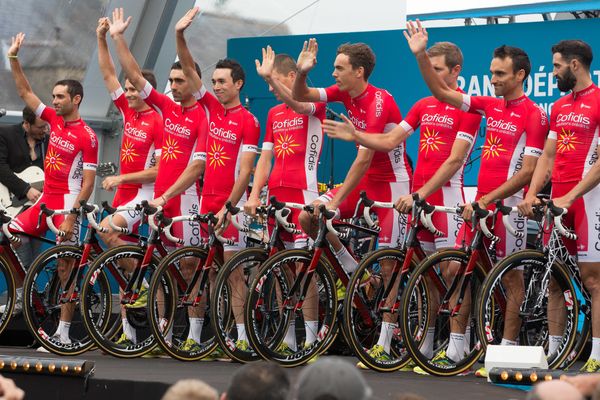 L'équipe nordiste Cofidis au départ du Tour de France.