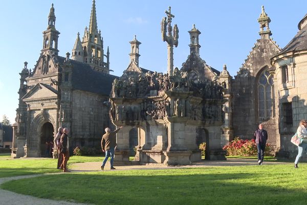 L’église paroissiale et les quelque 200 personnages du calvaire de Guimiliau (Finistère) figurent en bonne place dans la liste des sites candidats au patrimoine mondial de l’Unesco.