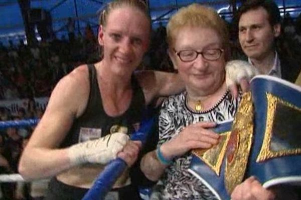 La championne, sa maman, et la ceinture