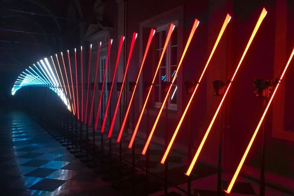 "Flux" est une installation lumineuse cinétique à contempler.