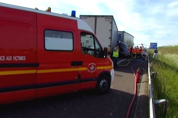 Les secours en action sur l'A4 à hauteur des Grandes Loges.