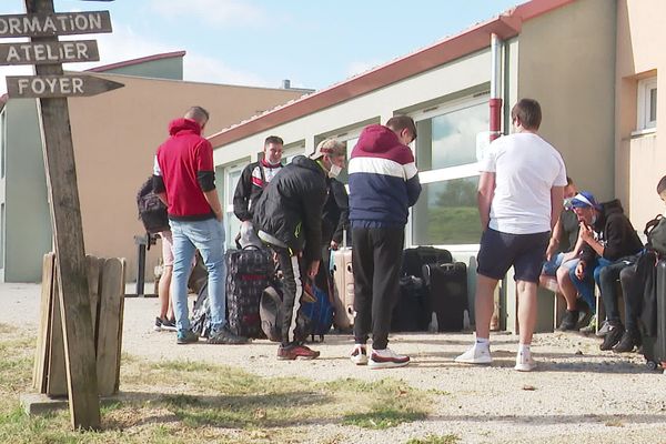 Quelques élèves d'un CAP du MFR Crolles, dans l'Isère, lundi 31 août 2020.