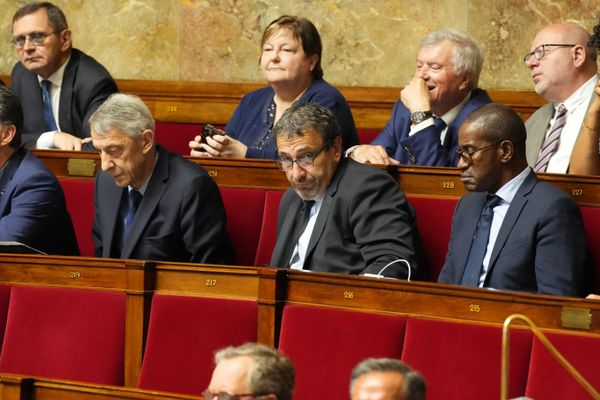 Paul-André Colombani, au côté de Michel Castellani, sur les bancs de l'Assemblée nationale.