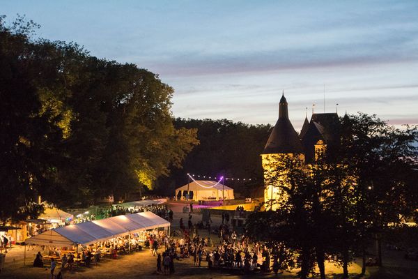 Le parc du château d'Ars  pendant le festival Le Son Continu