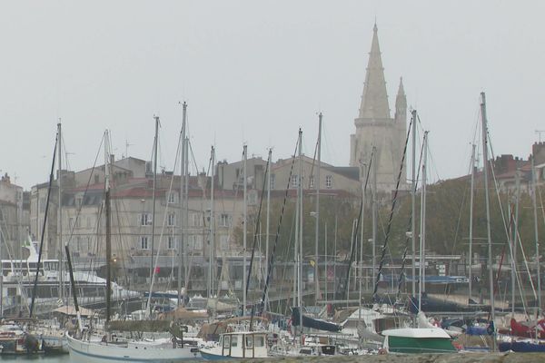 A La Rochelle, même des bateaux sont proposés à la location pour la nuitée