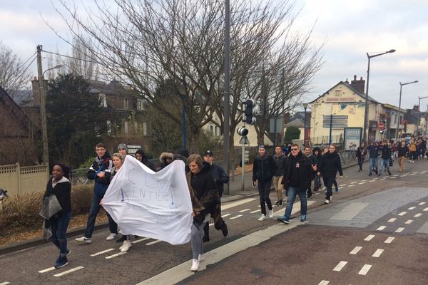 Manifestation des élèves du lycée professionnel Bernard-Palissy de Maromme (76), mercredi 8 février 2017