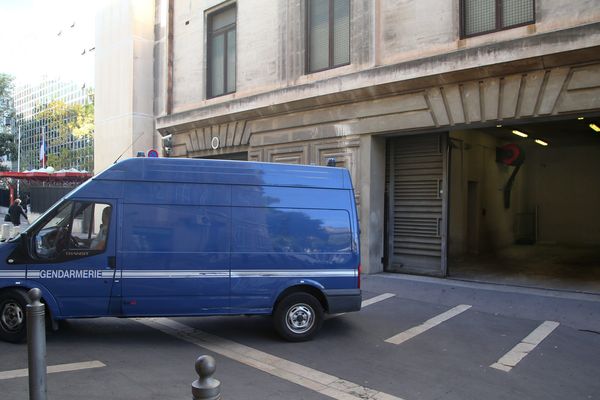 Les détenus ont fui lors d'un trajet en fourgon entre le palais de justice et la prison des Baumettes à Marseille (photo d'illustration)