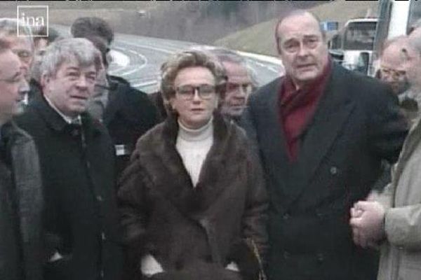 Jacques et Bernadette Chirac lors de l'inauguration de l'A89, en 2000.