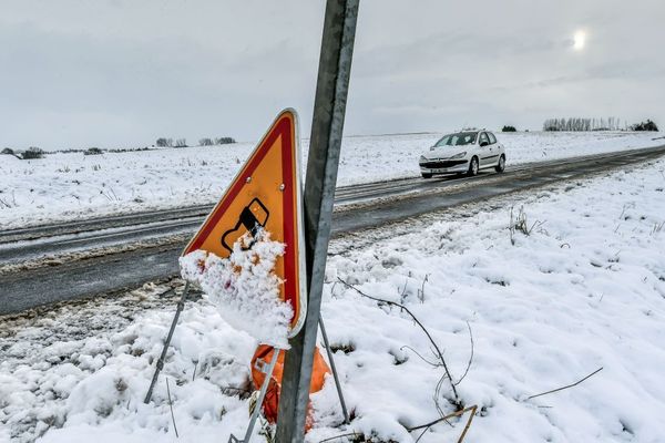 La circulation est délicate sur les routes départementales d’Auvergne à cause de la neige et du verglas jeudi 27 février. Image d'illustration.