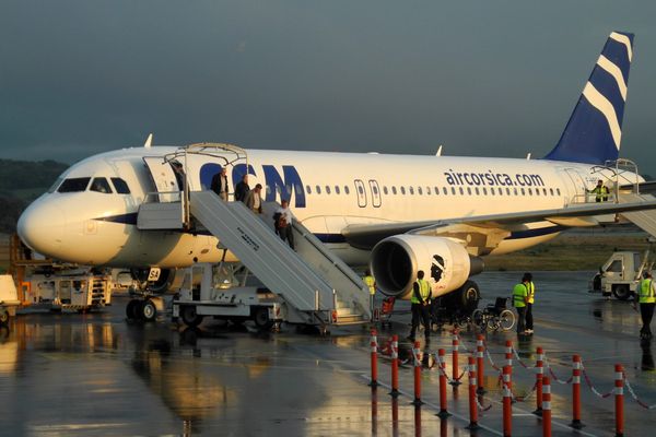 Un avion d'Air Corsica sur le tarmac de l'aéroport d'Ajaccio.