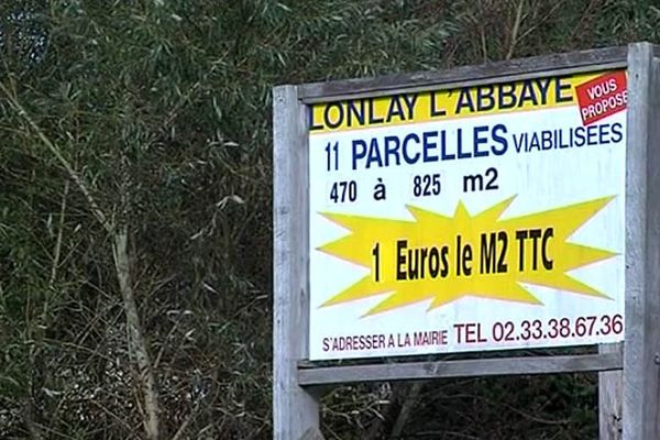 Pour lutter contre la désertification, la mairie de Lonlay l'Abbaye a mis en vente 11 terrains à 1 euro le m2