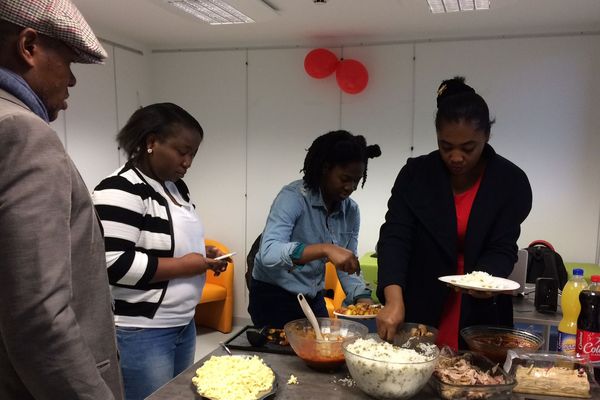 Ce repas de Noël loin de chez eux leur a permis de tisser des liens. 