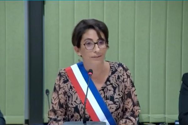 Amandine Demore est la nouvelle maire d'Echirolles. Elle a été élue ce samedi 28 octobre lors d'un Conseil municipal extraordinaire après la démission de Renzo Sulli.