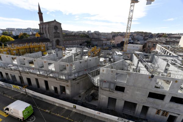 Chantier de construction de la future cité internationale des chercheurs à Toulouse