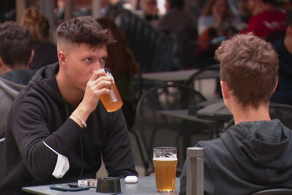 Les bars de Lyon ferment tous les soirs à 22 heures pour une durée de 15 jours.