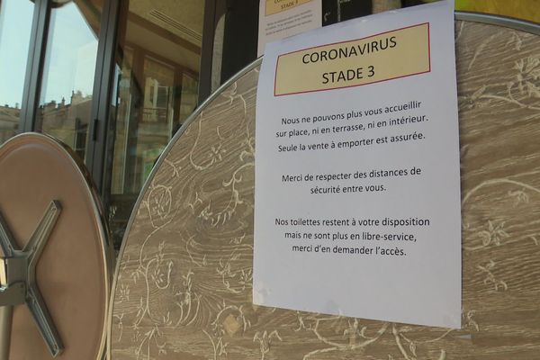 Tous les bars et restaurants sont fermés depuis le passage au stade 3 de l'épidémie de coronavirus.