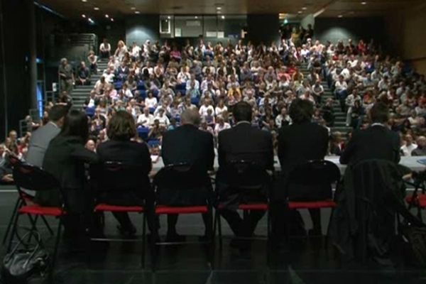  A Bandol, l'association de défense des victimes de DO conseil a rassemblé plusieurs centaines de victimes et leurs avocats 