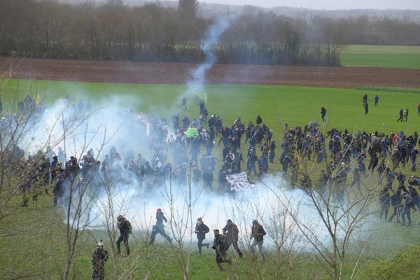 Les manifestations à Sainte-Soline, contre l'installation de méga-bassines, ont été particulièrement violentes.