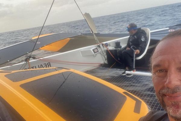 Samedi 11 novembre sur la Transat Jacques Vabre, le duo Chappellier-Cahierc se placent deuxième des Ocean Fifty à bord de leur bateau, Réalités.