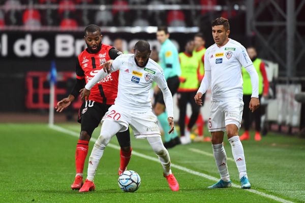 Mohamed Youssouf et Riad Nouri, face à l'En Avant Guingamp.