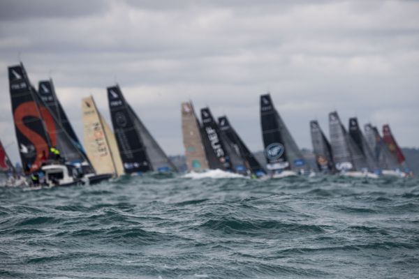 La 51e édition de la course en Solitaire du Figaro est partie le 30 août 2020, au large de Saint-Brieuc. Parmi les 35 skippers sur la ligne de départ, on compte trois héraultais.