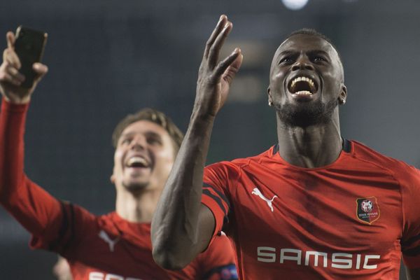 Mbaye Niang et Adrien Hunou ont marqué 2 des 3 buts de la qualification pour les 8e de finale de l'Europa Ligue, jeudi 21 février