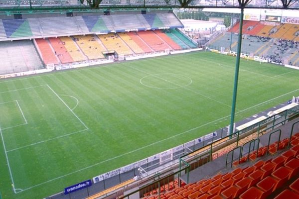 Le stade Jean Laville à Gueugnon (71), capacité 13872 places.