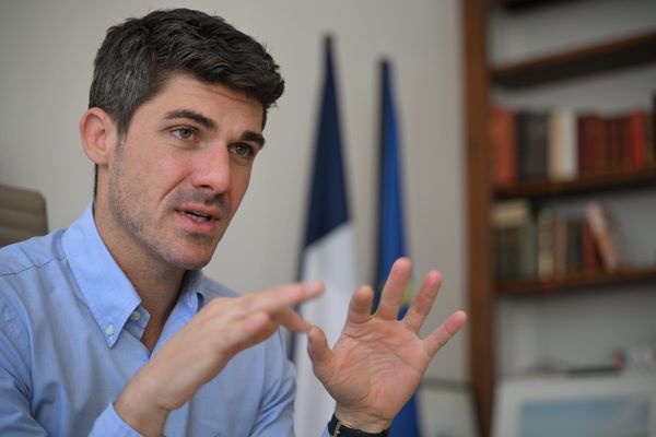 Aurélien Pradié annonce ce mardi 26 juin 2024 son départ de son parti les Républicains dont il a été le vice-président. Candidat à sa réélection, le député sortant lotois, se présente sous l'étiquette d'un nouveau parti baptisé " Du courage";