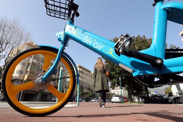 Une centaine de vélos Bik'air étaient disponibles à Menton.