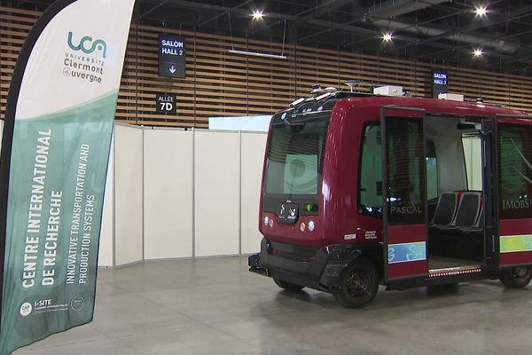 Parmi les nombreuses innovations présentées lors du sommet des Mobilités territoriales durables près de Clermont-Ferrand, il y a le véhicule autonome.