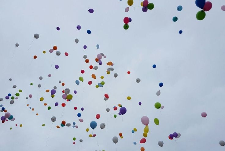 Un Lacher De Ballons Pour L Anniversaire De Maelys Aux Abrets En Dauphine En Isere