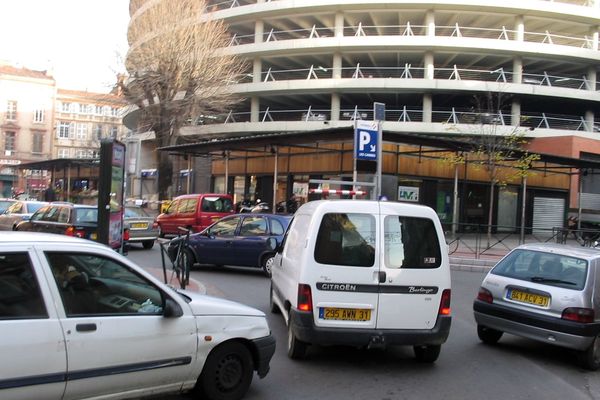 Le parking des Carmes dans le centre-ville de Toulouse.