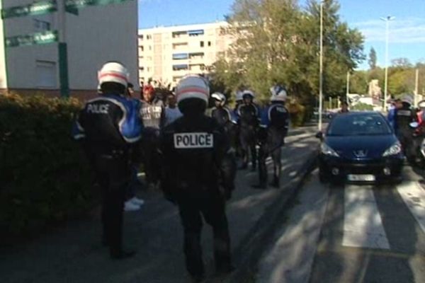 La police en intervention dans les quartiers sensibles de Marseille