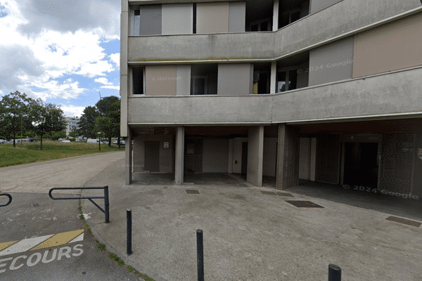 Une opération de sauvetage de haut vol s'est déroulée dans cet immeuble d'un quartier populaire de Toulouse.