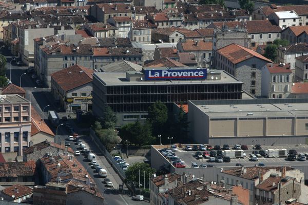 Le vote du conseil d'administration de La Provence, validant la reprise par CMA CGM est suspendu par le tribunal de commerce.