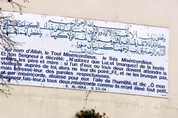 Dans la Nièvre, à l''institut européen des sciences humaines de Saint-Léger-de-Fougeret, on apprend notamment à replacer les versets du Coran dans leur contexte historique et à ne pas les prendre au pied de la lettre.