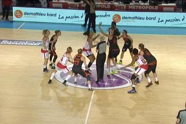 Eurocoupe dames - Finale aller: Bourges étouffe Villeneuve-d'Ascq (40-51) - 6 avril 2016
