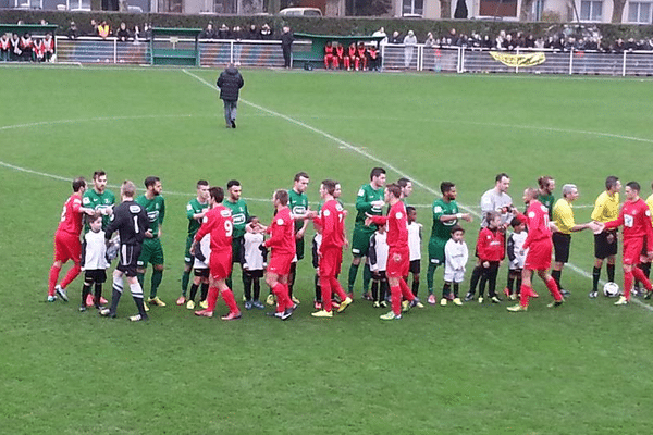 Victoire de l'USM Maubeuge contre Mons-en-Baroeul pour le 7 e tour de la Coupe de France dimanche 15 novembre 2015.