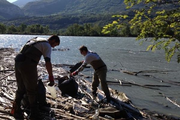 Les pêcheurs au chevet de l'Isère