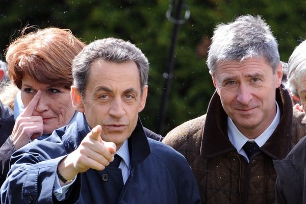 Nicolas Sarkozy et Philippe Briand pendant la campagne présidentielle 2012 à Vouvray (Indre-et-Loire)