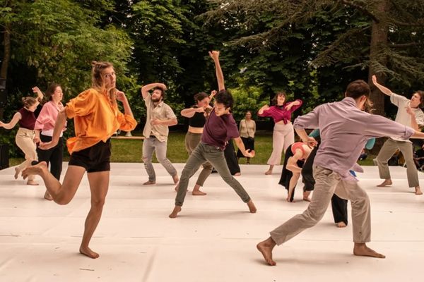 Danseurs pendant le festival Cluny Danse