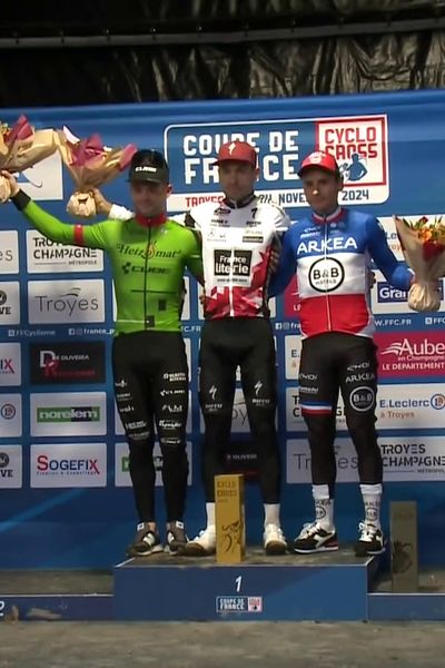 Le podium de la 6e manche de la course Elite Hommes de la coupe de France de cyclo-cross à Troyes : 1- David Menut : 01:03:41  2- Loris Rouiller : +0'07''  3- Clément Venturini : +0'17''